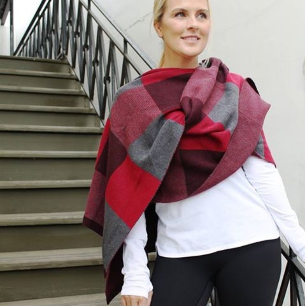 Lululemon Bundle Up scarf/wrap